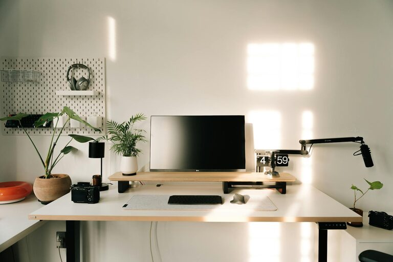 Consejos prácticos para crear un espacio de trabajo en casa eficiente y cómodo