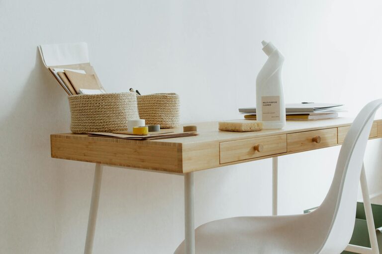 Consejos prácticos para organizar mejor tu espacio de trabajo en casa